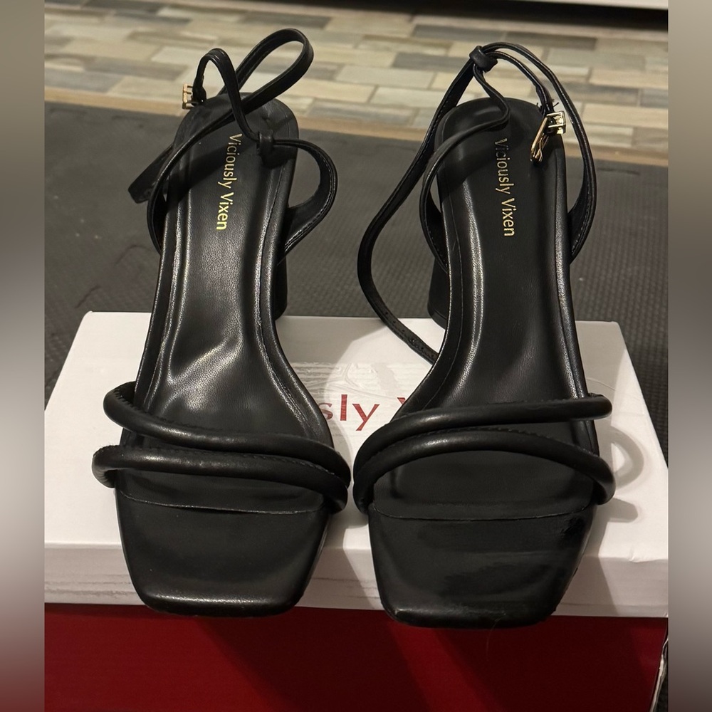 Viciously Vixen black Women's chunky heel sandals.